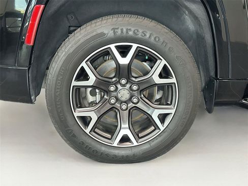 Used 2023 Jeep Wagoneer L Series III w/ Preferred Equipment Group AWD/4WD image 36