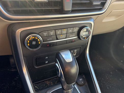 Used 2020 Ford EcoSport SE w/ SE Convenience Package image 24