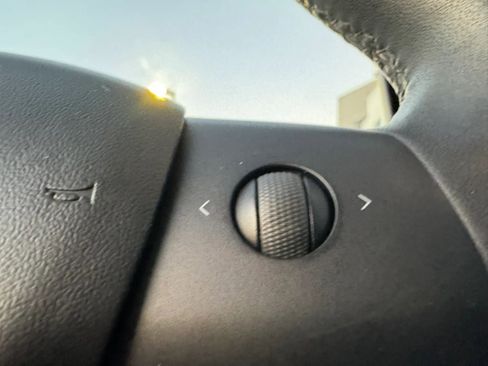 Used 2024 Tesla Model Y Long Range image 33