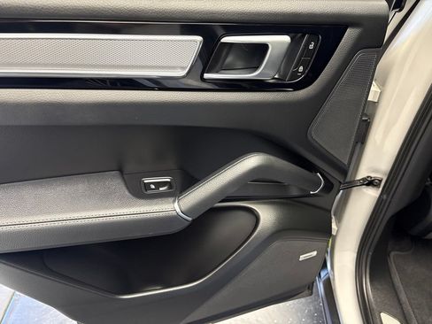 Certified 2023 Porsche Cayenne Platinum Edition AWD/4WD image 19