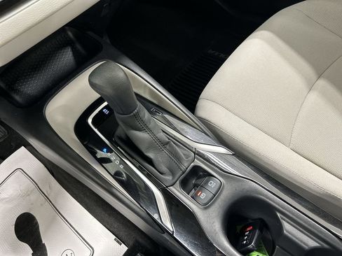 Used 2021 Toyota Corolla LE w/ LE Convenience Package image 17