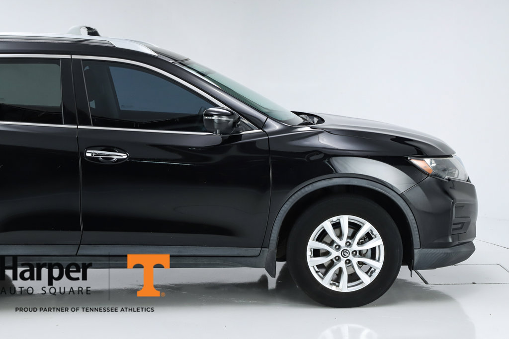 Used 2017 Nissan Rogue SV w/ SV Premium Package FWD image 12