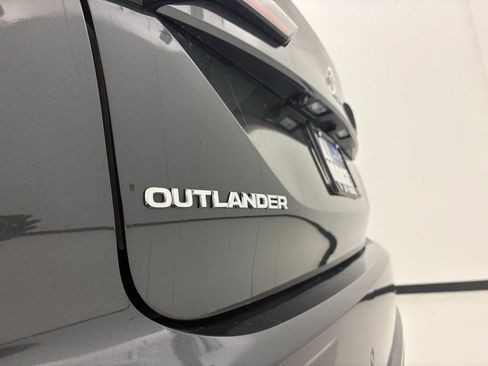 Used 2025 Mitsubishi Outlander SE FWD image 24