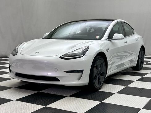 Used 2020 Tesla Model 3 Standard Range Plus image 4