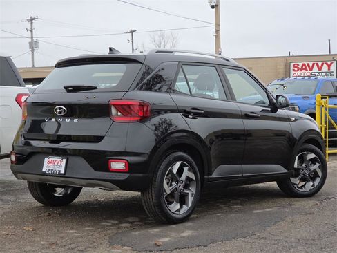 Used 2021 Hyundai Venue SEL w/ Cargo Package image 12
