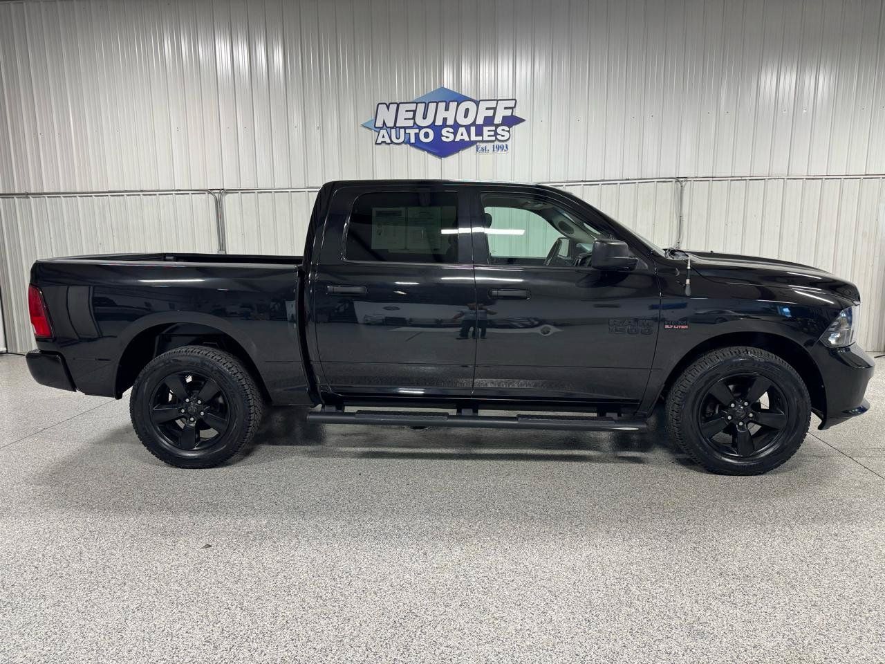 Used 2017 RAM 1500 Express w/ Black Ram 1500 Express Group AWD/4WD image 1