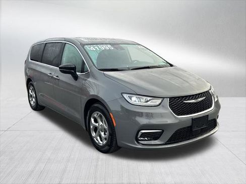 Certified 2024 Chrysler Pacifica Limited FWD image 3