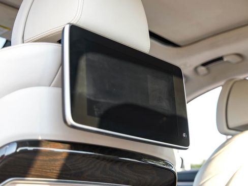 Used 2019 BMW ALPINA B7 xDrive w/ Luxury Rear Seating Package image 37