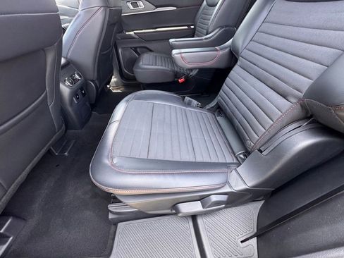 Used 2026 Ford Explorer ST-Line w/ ST-Line Street Pack RWD image 29