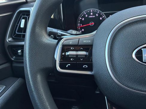 Used 2021 Kia Sorento LX image 26