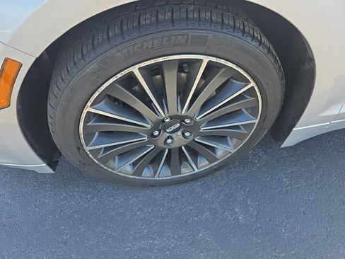 Used 2018 Lincoln MKZ Premiere image 9