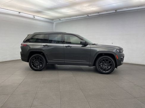 New 2025 Jeep Grand Cherokee Summit image 2