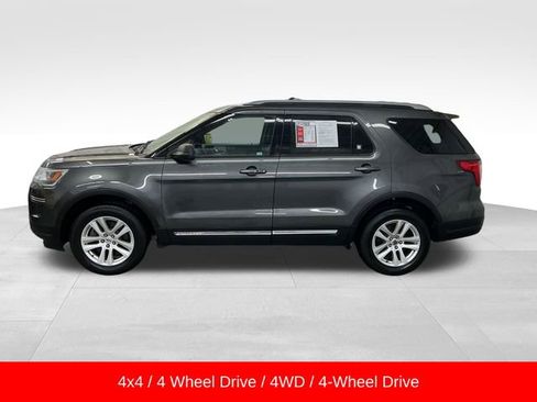 Used 2018 Ford Explorer XLT image 4