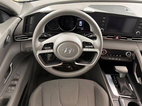 Used 2023 Hyundai Elantra SEL FWD image 13