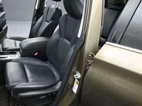 Used 2022 Subaru Ascent Limited w/ Technology Package AWD/4WD image 16