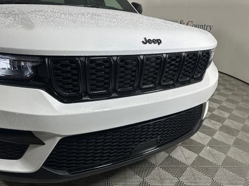 New 2025 Jeep Grand Cherokee Altitude image 5