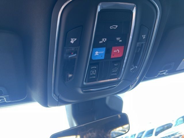 Used 2025 Jeep Grand Cherokee L Altitude AWD/4WD image 28