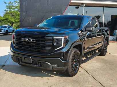 Used 2022 GMC Sierra 1500 Elevation w/ LPO, Elevation Black Package