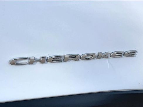 Used 2020 Jeep Cherokee Latitude image 10