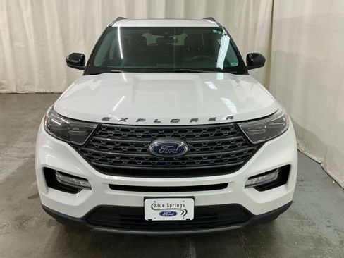 Used 2022 Ford Explorer XLT w/ Equipment Group 202A AWD/4WD image 11