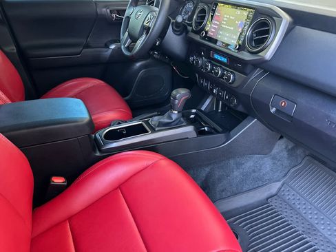 Used 2023 Toyota Tacoma TRD Off-Road w/ Technology Package AWD/4WD image 16