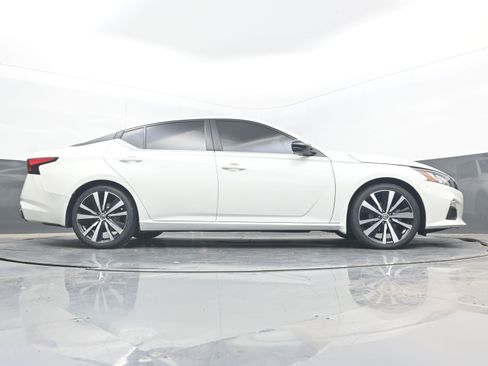 Used 2021 Nissan Altima 2.5 SR w/ SR Premium Package FWD image 30