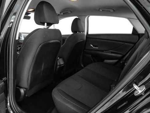 Used 2021 Hyundai Elantra SE w/ Cargo Package image 33