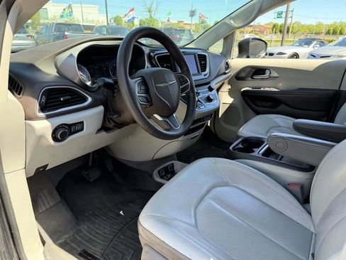 Used 2021 Chrysler Voyager Lxi FWD image 8
