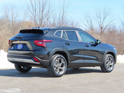 Certified 2025 Chevrolet Trax LT image 3