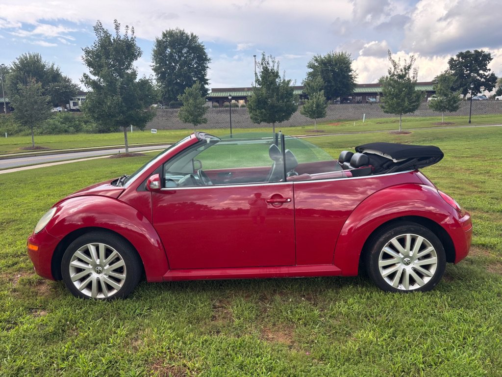Used 2008 Volkswagen Beetle SE FWD image 8