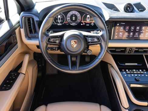 Used 2024 Porsche Cayenne Coupe image 44