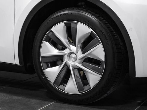 Used 2021 Tesla Model Y Long Range AWD/4WD image 57