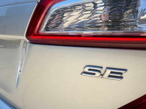 Used 2013 Toyota Camry SE FWD image 9