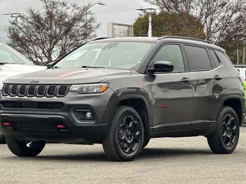 Used 2023 Jeep Compass Trailhawk image 8