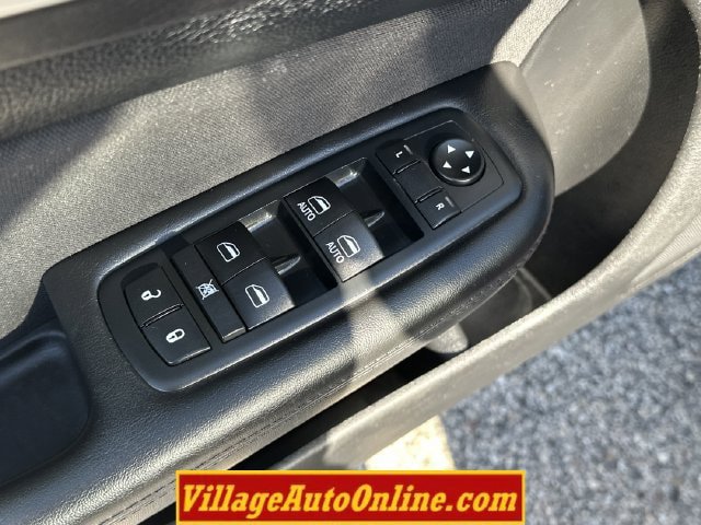 Used 2016 Chrysler 200 Limited FWD image 10