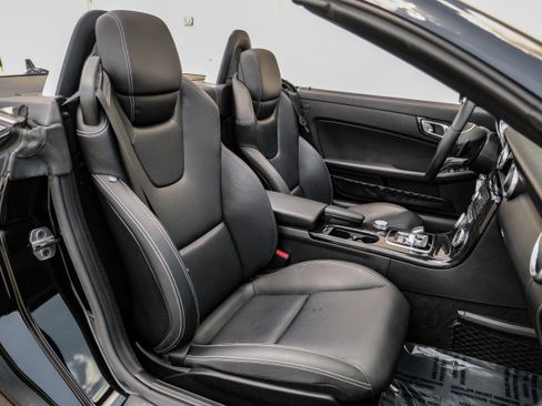 Used 2017 Mercedes-Benz SLC 300 image 32