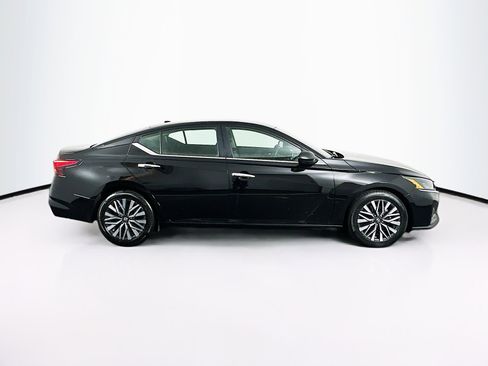 Used 2024 Nissan Altima 2.5 SV image 10