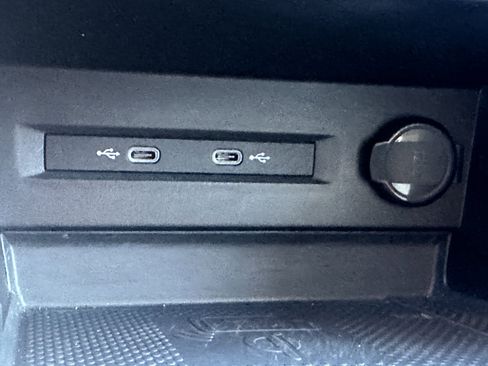 Used 2022 Volkswagen Taos SE image 31