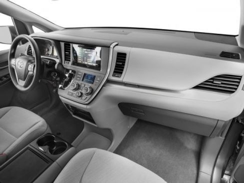 Used 2017 Toyota Sienna LE image 19