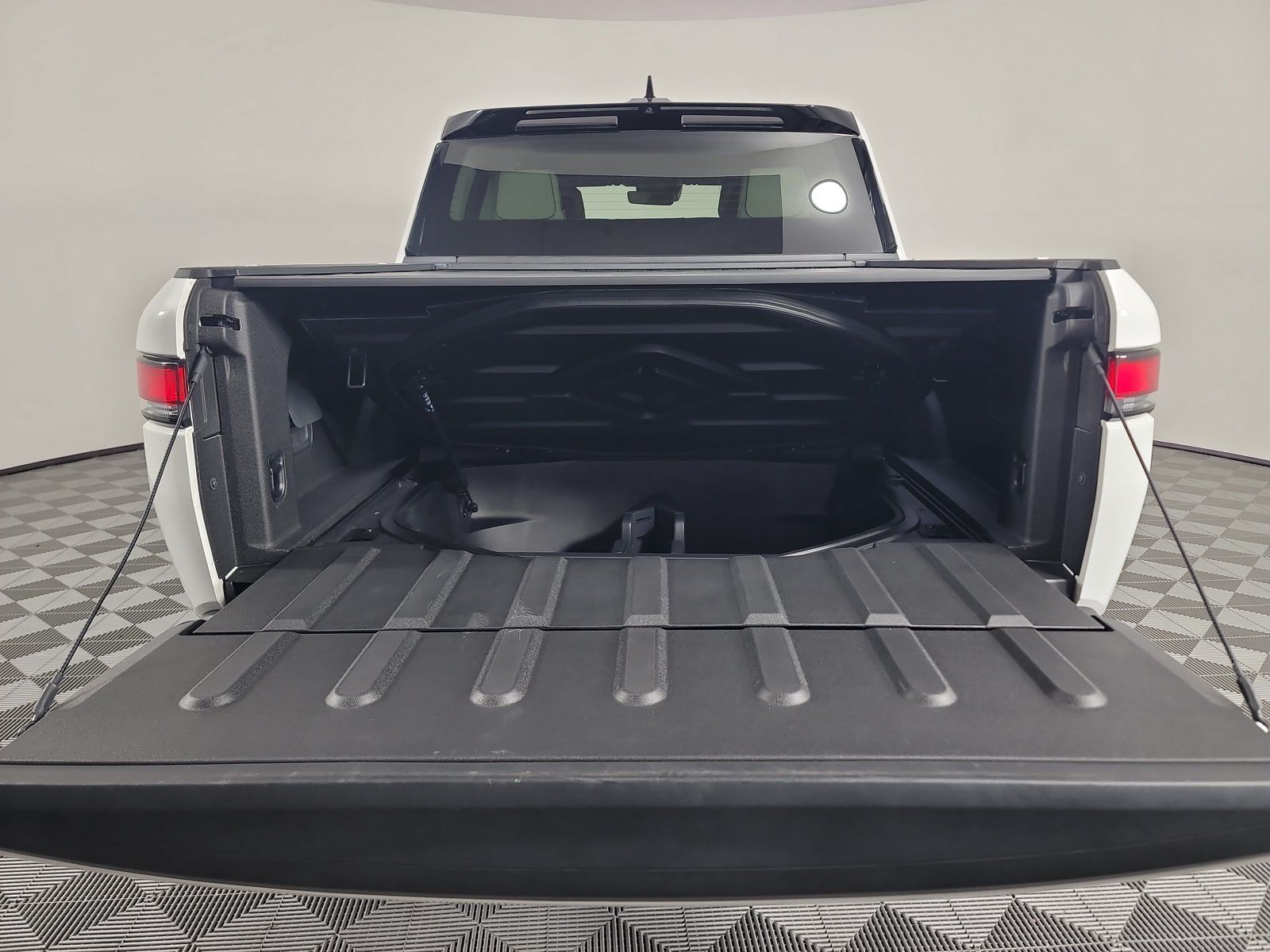 Used 2023 Rivian R1T Adventure Dual AWD/4WD image 15