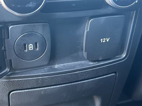 Used 2023 Ford Explorer XLT w/ Equipment Group 202A image 23