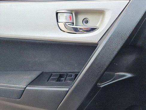 Used 2018 Toyota Corolla LE image 6