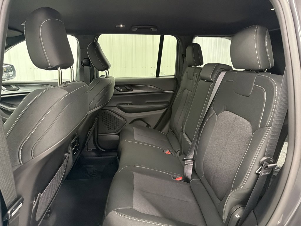 New 2026 Jeep Grand Cherokee Laredo RWD image 11