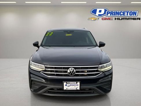 Used 2022 Volkswagen Tiguan SE image 2