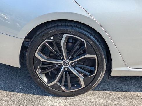 Used 2024 Nissan Altima 2.5 SR FWD image 11