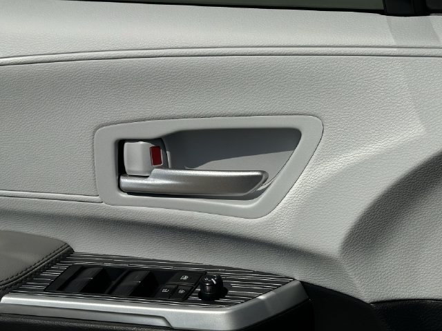 Used 2026 Toyota Sienna XLE FWD image 25