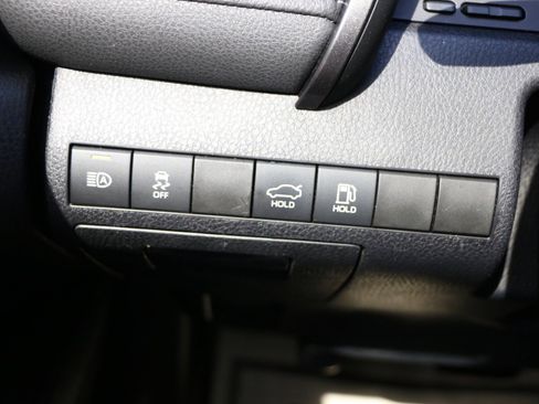 Used 2020 Toyota Camry SE image 18