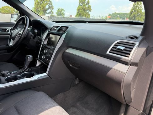 Used 2015 Ford Explorer XLT w/ Equipment Group 201A AWD/4WD image 19