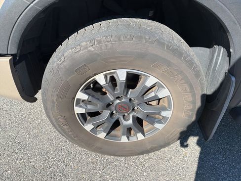 Used 2023 Nissan Titan PRO-4X w/ Pro-4x Convenience Package image 10