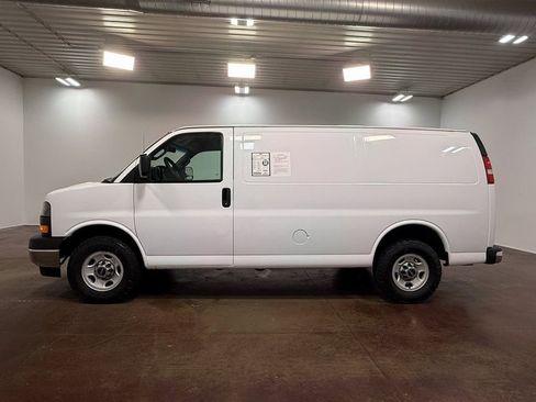 Used 2017 GMC Savana 2500 image 30